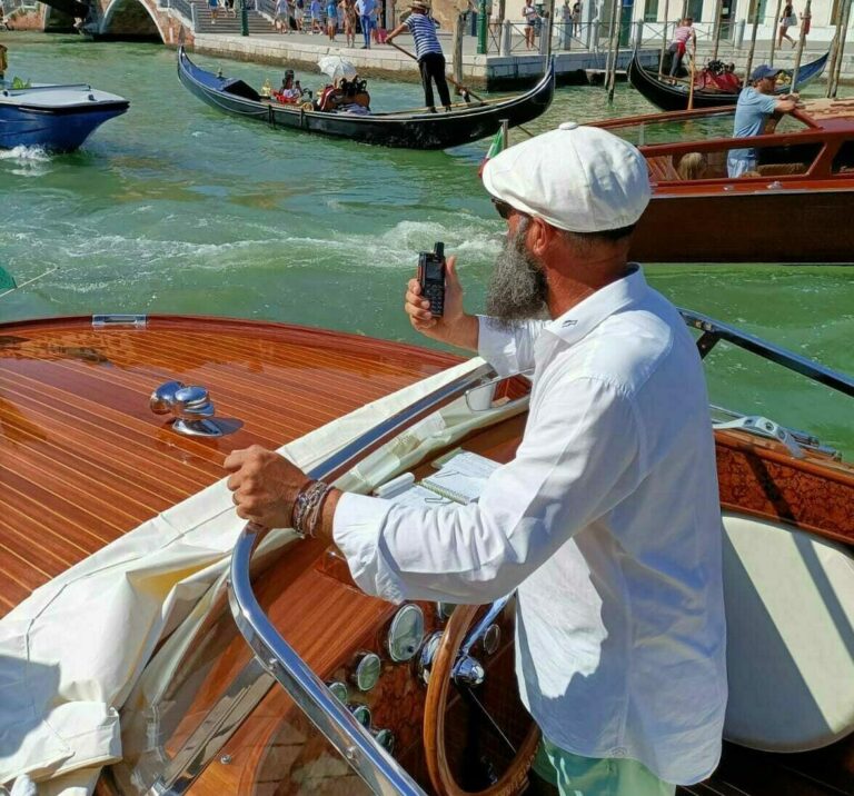 en_details_1_hytera_poc_solution_mitigates_communication_challenges_facing_venice_water_taxi_drivers